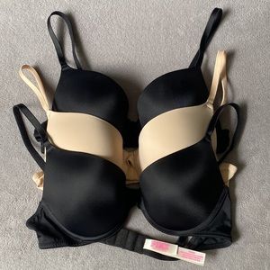 VICTORIA’S SECRET PINK size 36A - 3 bras